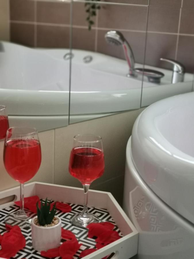 Iasi Jacuzzi Apartment A ภายนอก รูปภาพ